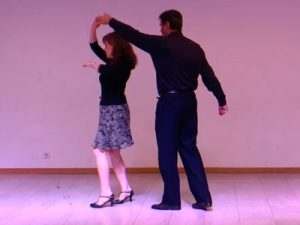 Swing Giro simple de la mujer