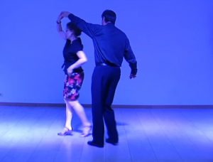 Cumbia Giro de ella a la derecha