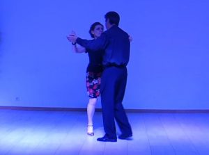 Cumbia Giro de ella a la derecha