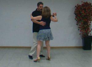pasodoble lateral sobre la linea de baile
