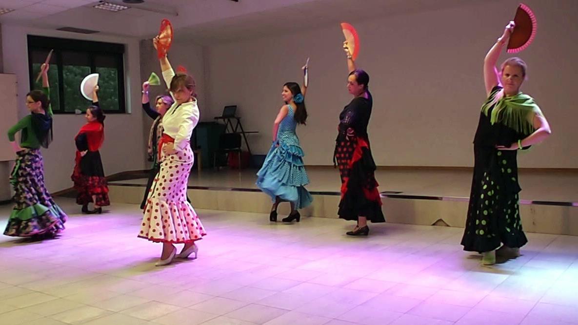 especificar Abuelos visitantes vaquero Baile por Sevillanas