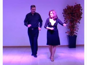 Salsa cubana Enchufla y al centro