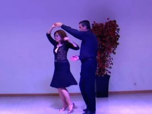 Swing-Medio-Giro-con-vuelta-de-ella-2