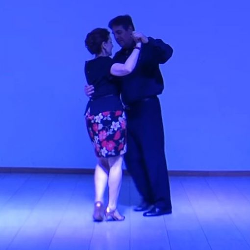 Cumbia Giro de ambos sobre la linea de baile