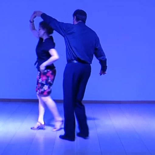 Cumbia Giro de ella a la derecha