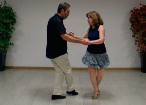 Bachata Variaciones 1 y 2 en Cruzado Figuras de bachata encadenadas