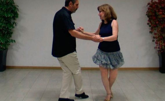 Bachata Variaciones 1 y 2 en Cruzado Figuras de bachata encadenadas