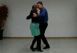 Mambo Cruzados por delante