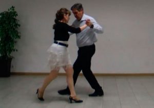 Tango argentino Ochos con sacada