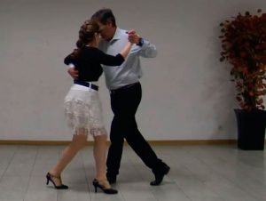 Tango argentino Caída sobre la mujer