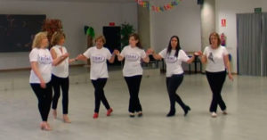 baile en grupo Sirtaki