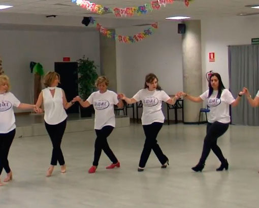 baile en grupo Sirtaki