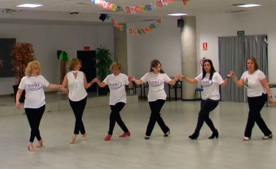 baile en grupo Sirtaki