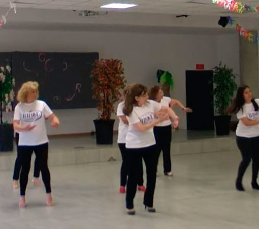 Baile en grupo meneito Sarangonga