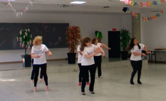 Baile en grupo meneito Sarangonga