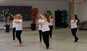 Baile en grupo meneito Sarangonga