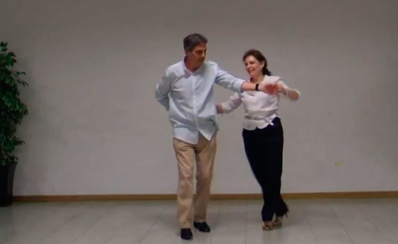 Hustle Cruce de manos y peinado