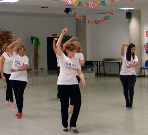 Baile en grupo meneito bailando
