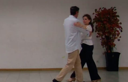 Fox zigzag por el exterior de la pareja