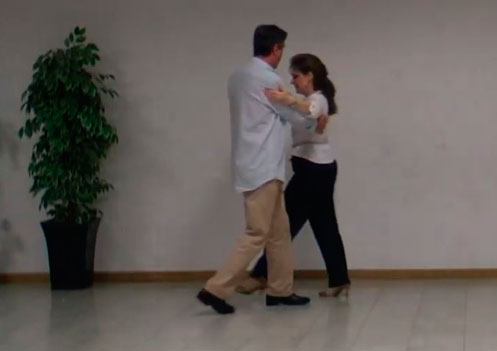 Fox zigzag por el exterior de la pareja